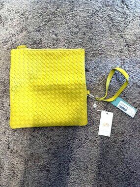 Urban Expressions Adelaide Woven Clutch